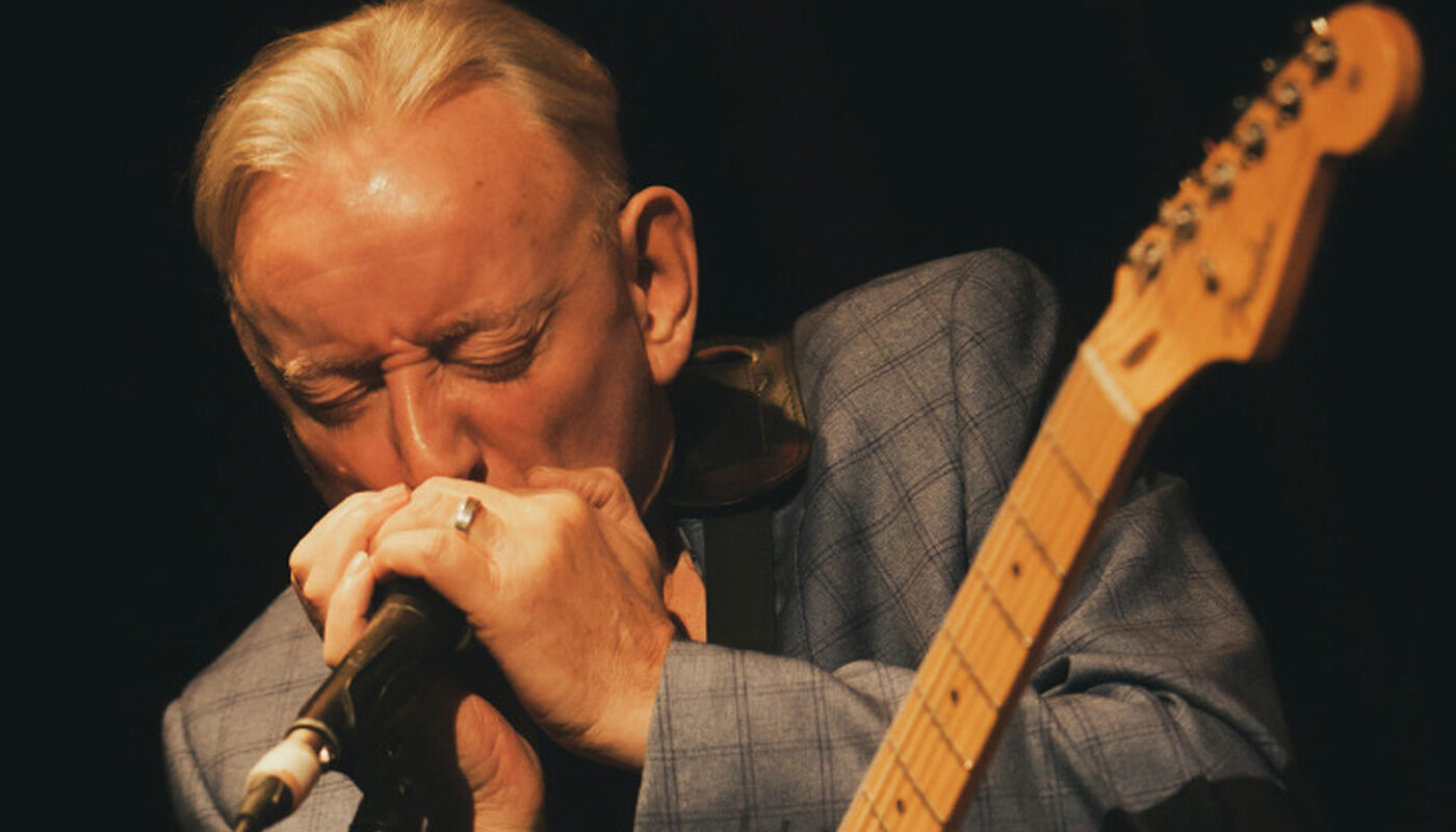 Don Baker performing